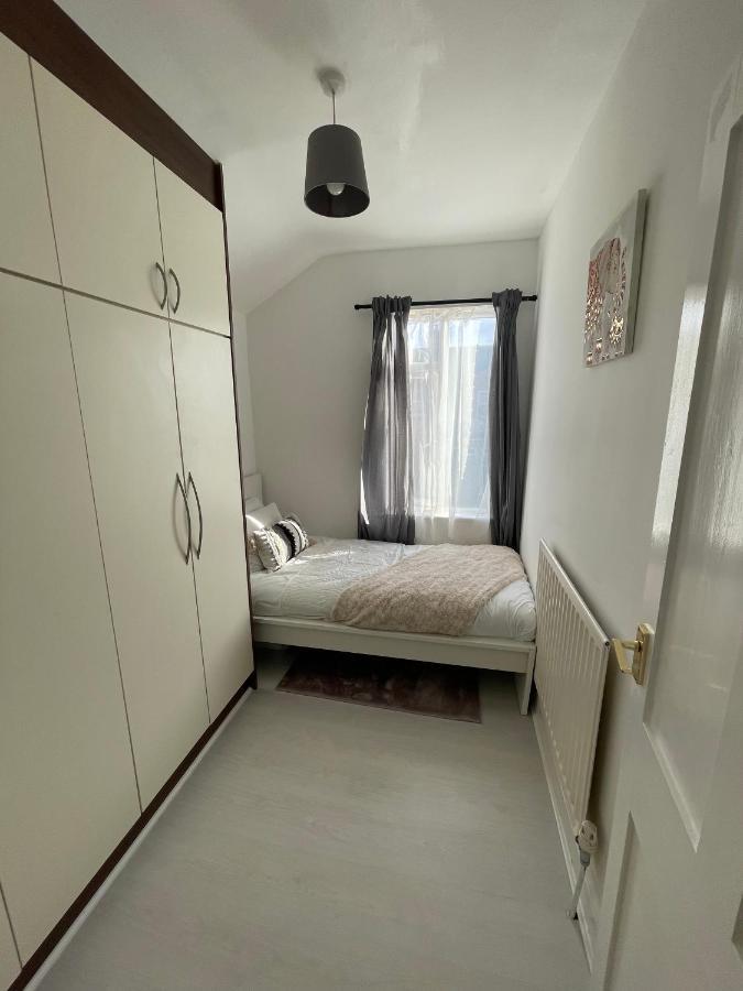 Home Sweet Home In Rg1 With Free Parking Reading Dış mekan fotoğraf